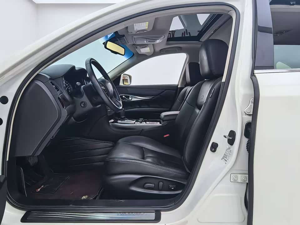 Infiniti Q70 Infiniti Q70