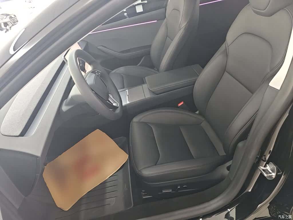 Tesla Model 3, 2025 11