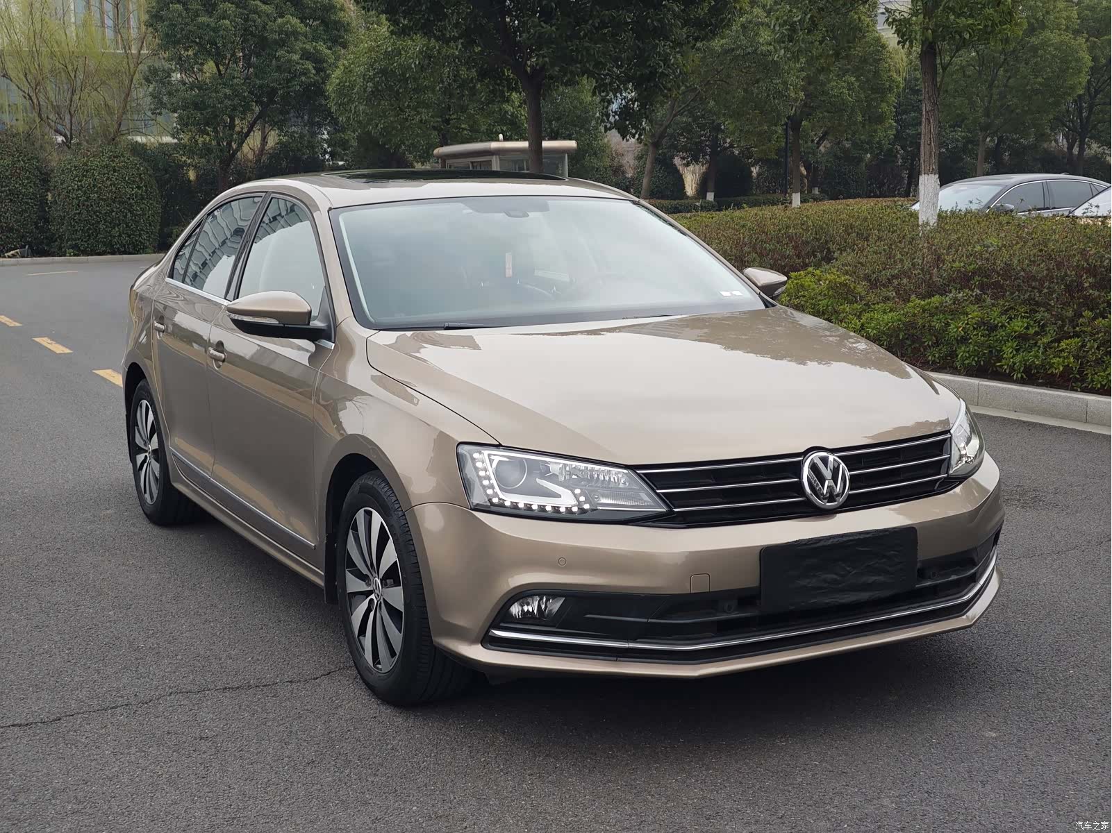 Volkswagen Sagitar, 2015 3