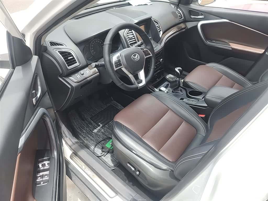 BAIC S6, 2016 16