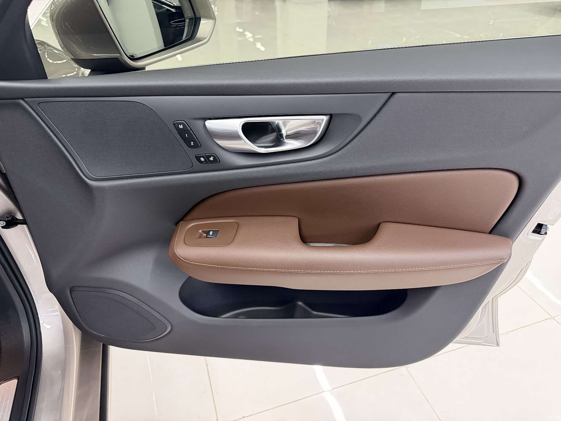 Volvo S60, 2023 4