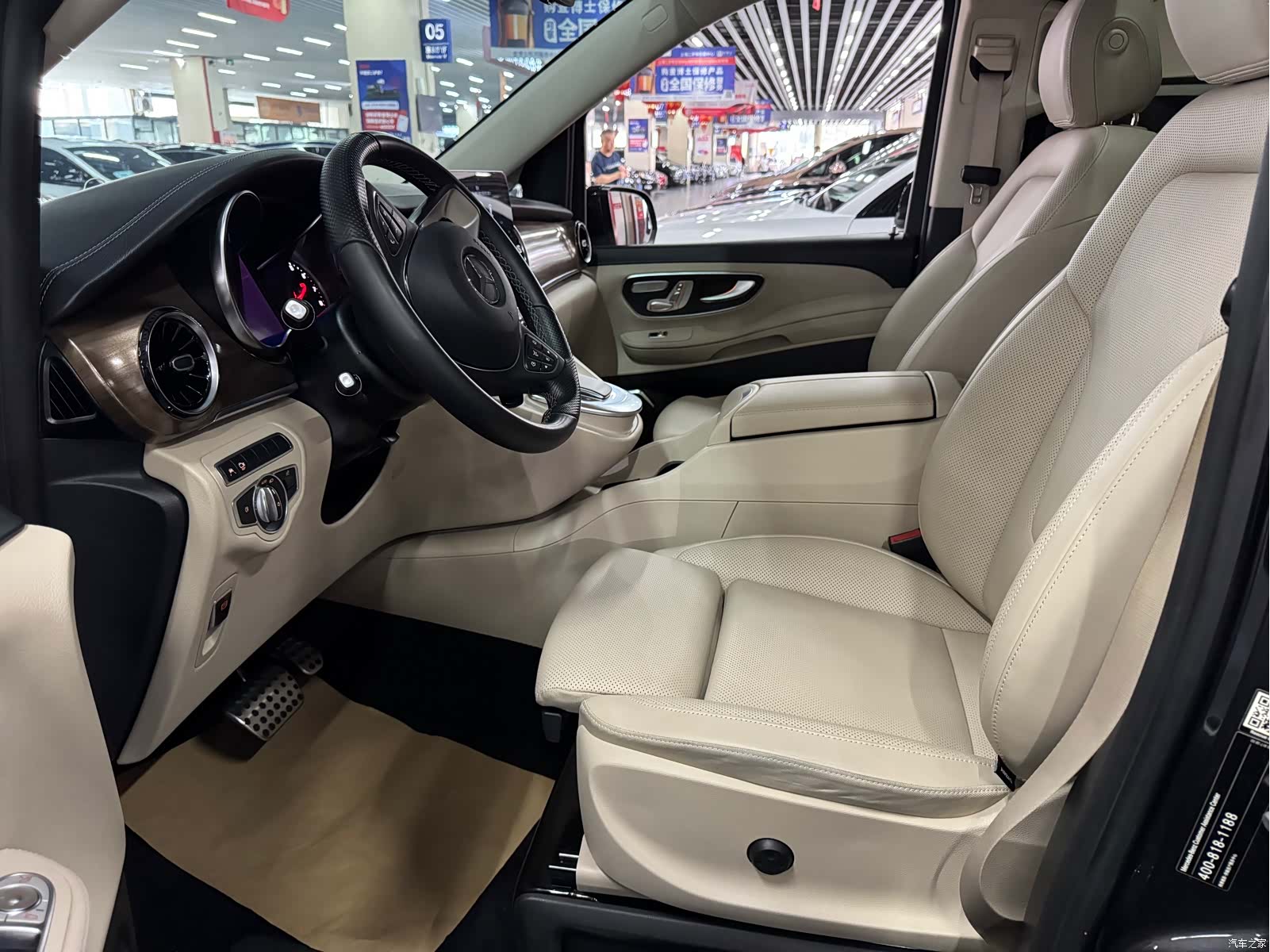 Mercedes-Benz V-Class, 2023 3