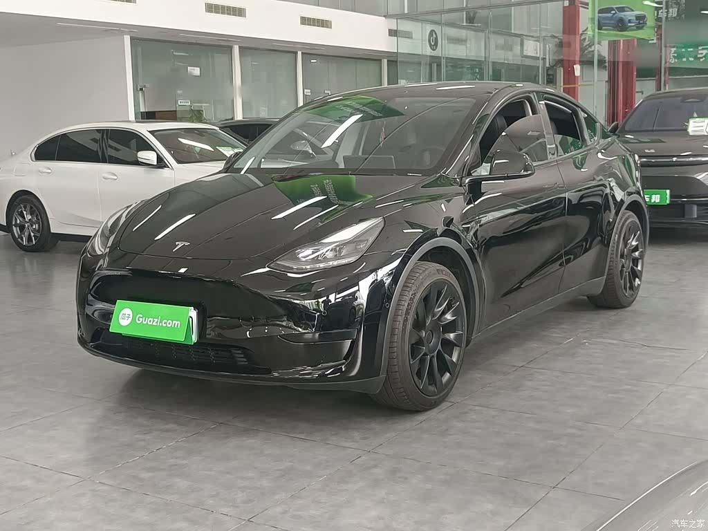 Tesla Model Y, 2023 1