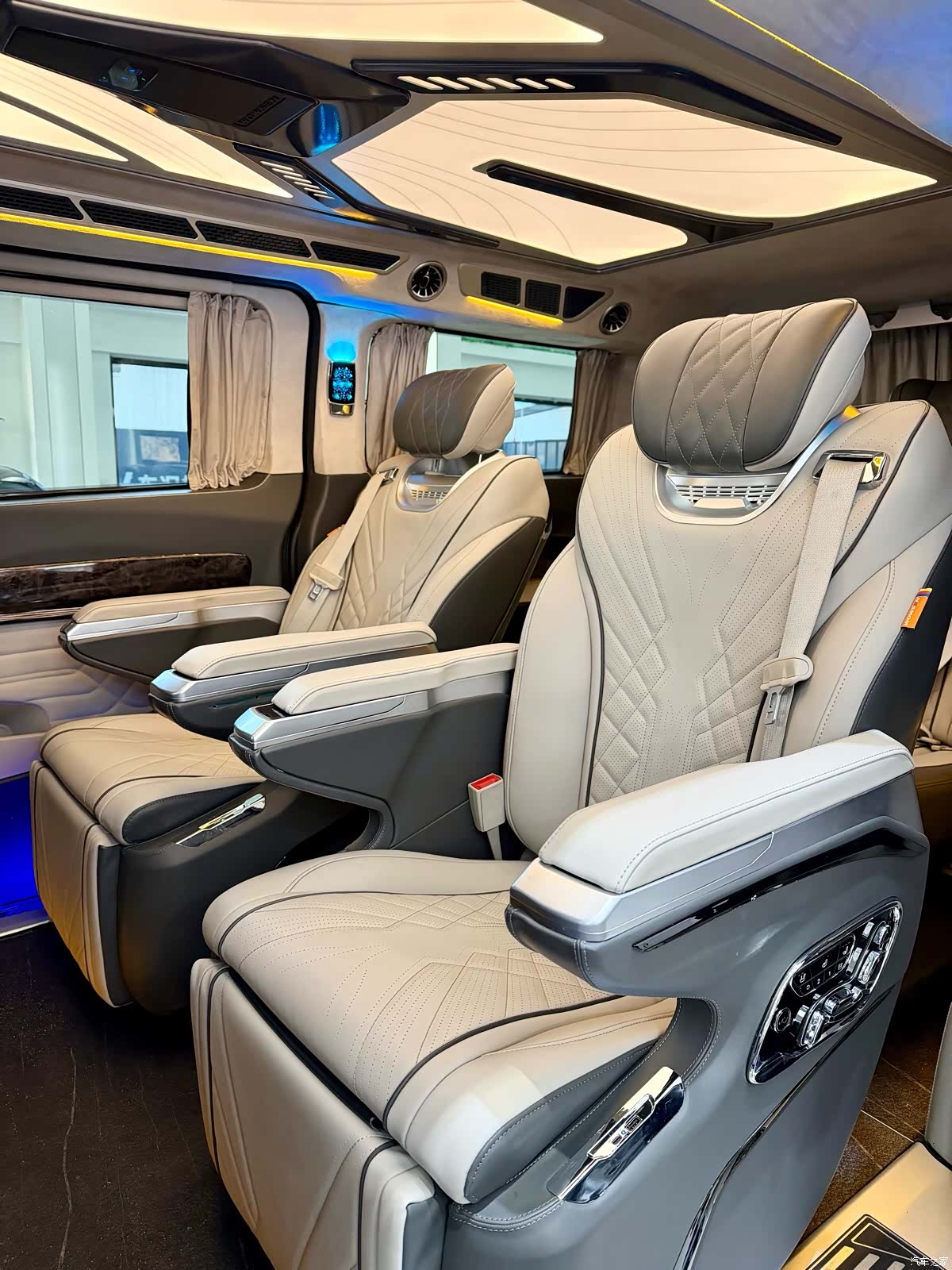 Ford Tourneo, 2022 все фото