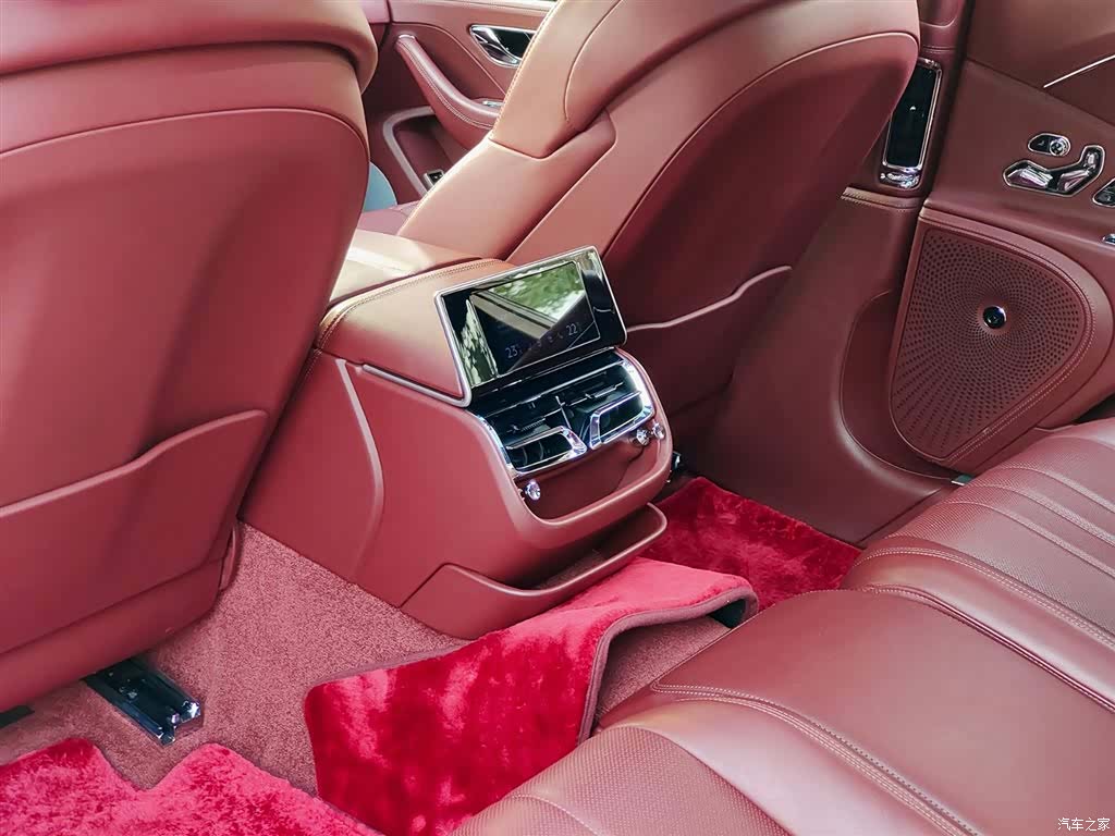 Bentley Flying Spur, 2023 9