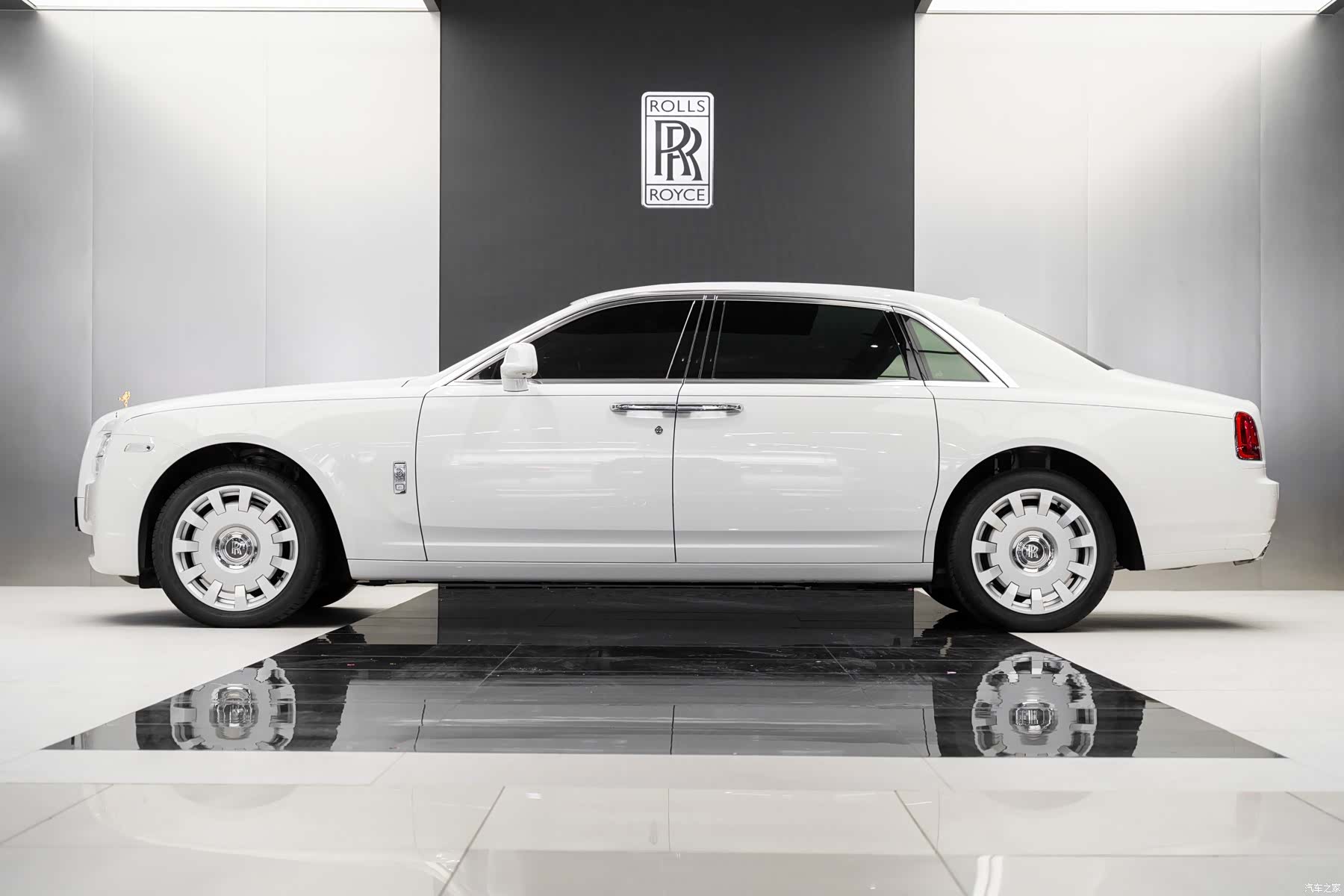 Rolls-Royce Ghost, 2014 12