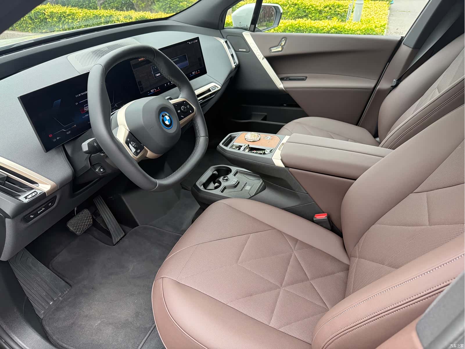 BMW iX, 2025 7