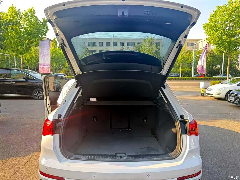 Audi Q3, 2023 2