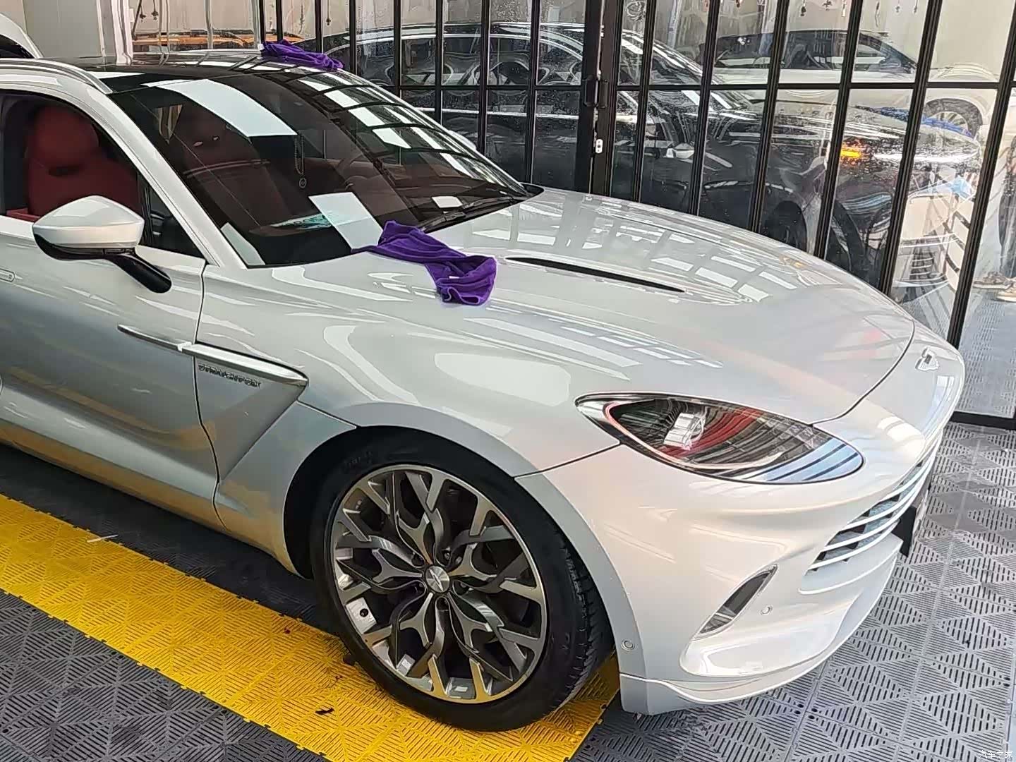 Aston Martin DBX, 2023 2