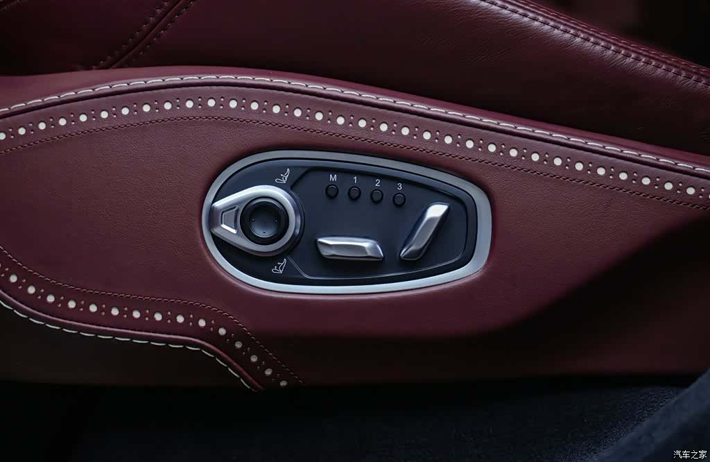 Aston Martin DBX, 2021 21