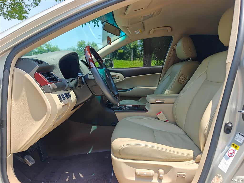 Toyota Crown, 2011 10