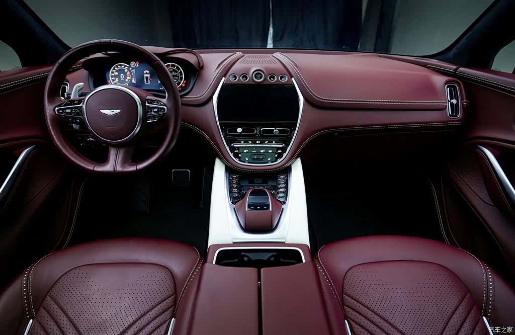 Aston Martin DBX, 2021 11