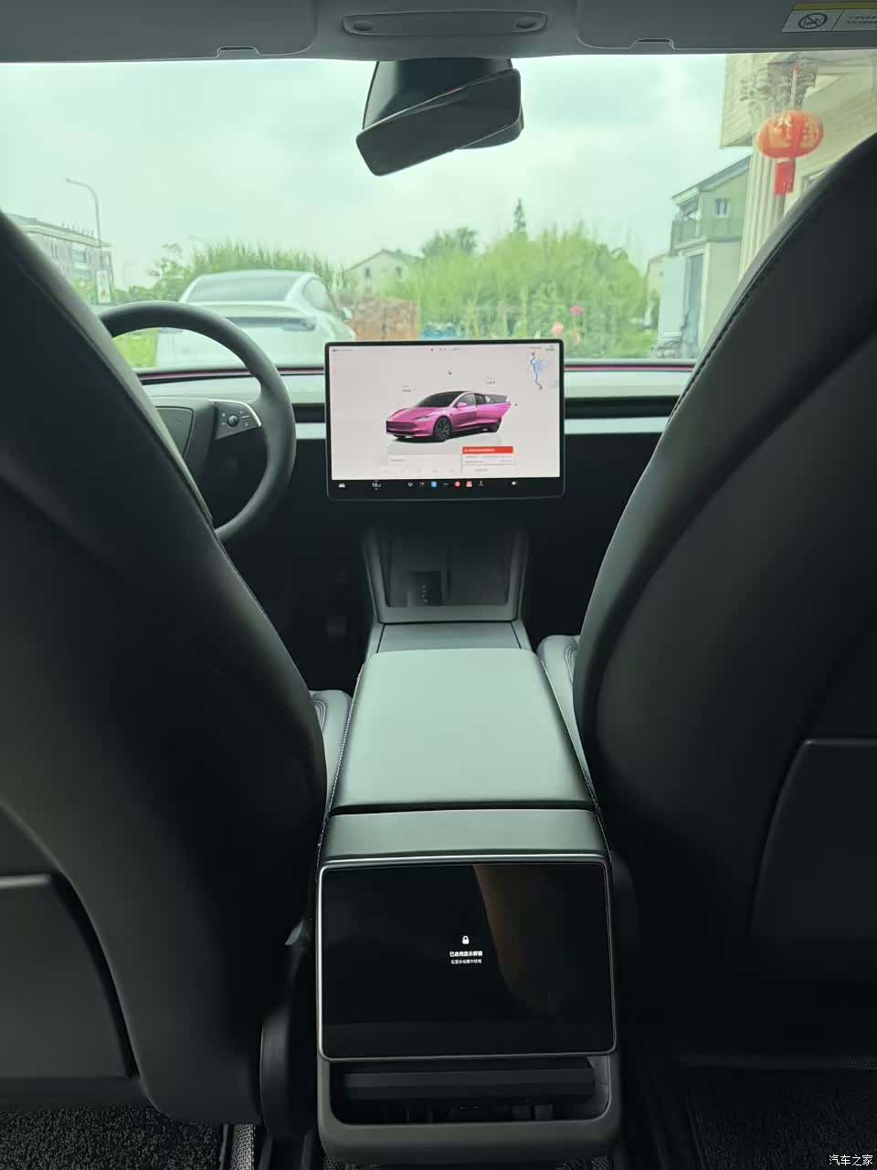Tesla Model 3, 2025 10