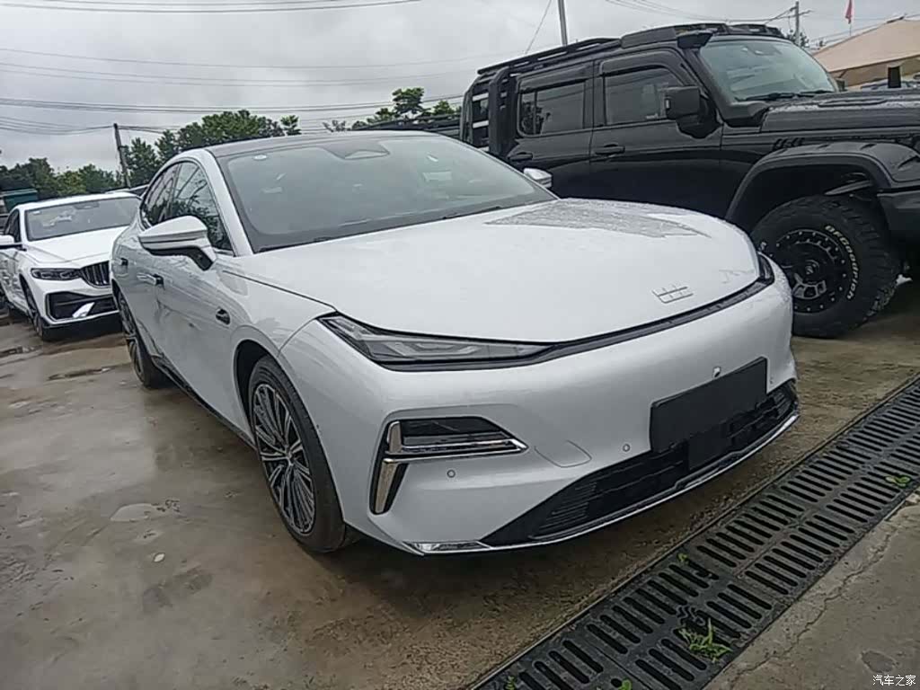 Geely 8, 2025 4