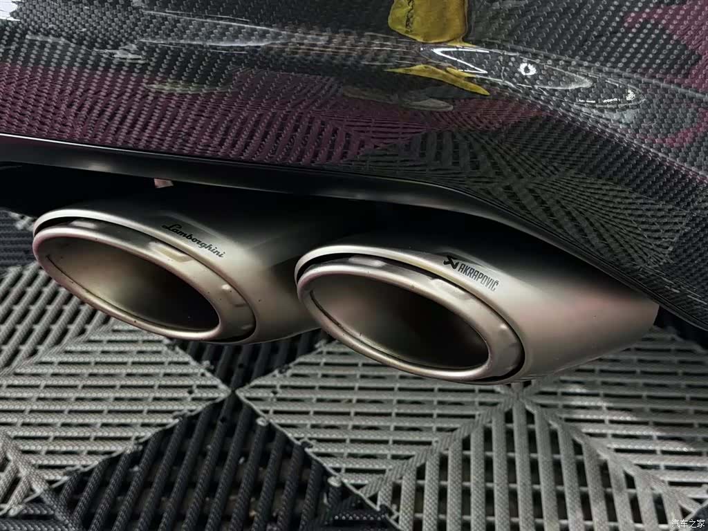 Lamborghini Urus, 2023 4