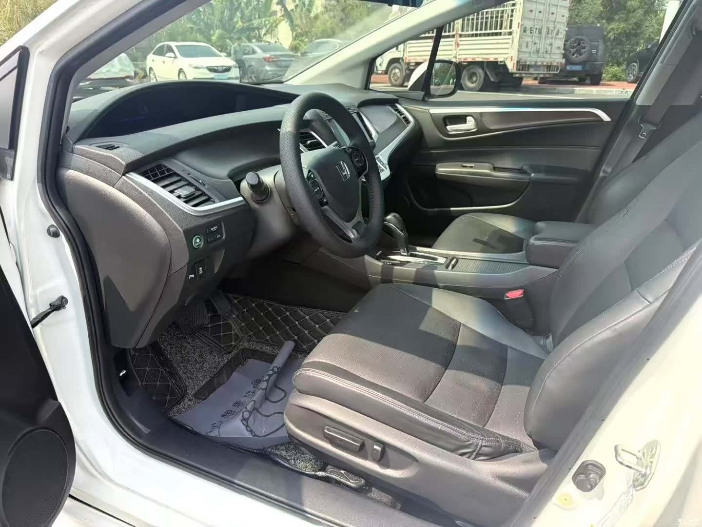 Honda Jade, 2015 все фото