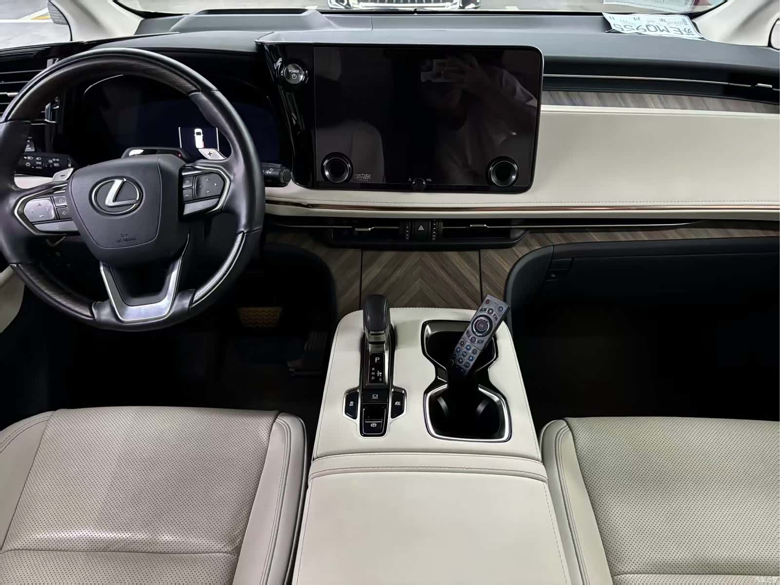 Lexus LM, 2023 10