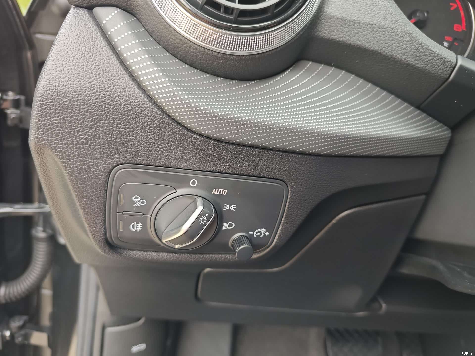 Audi Q2L, 2023 24