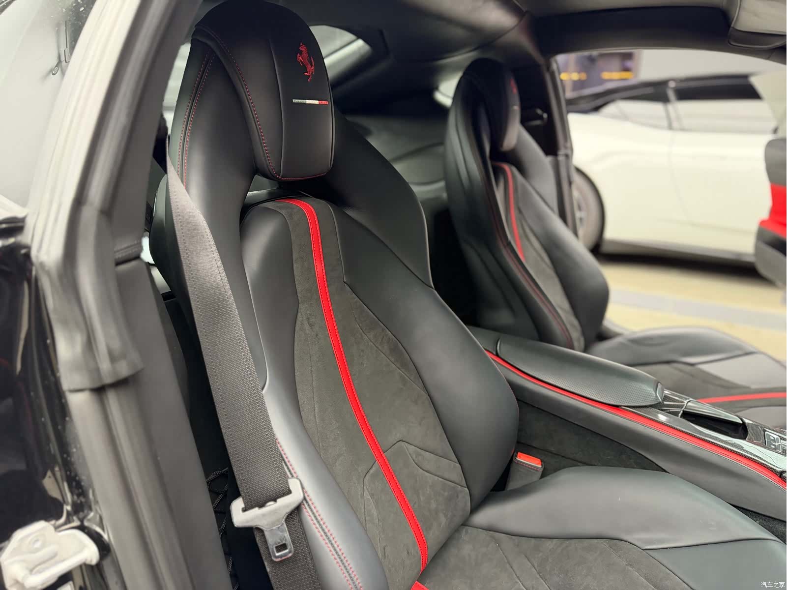 Ferrari 812, 2017 32