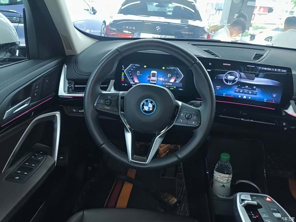 BMW iX1, 2025 11
