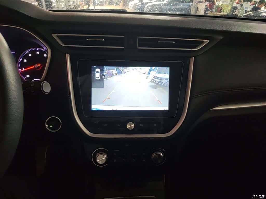 Roewe RX3, 2020 13