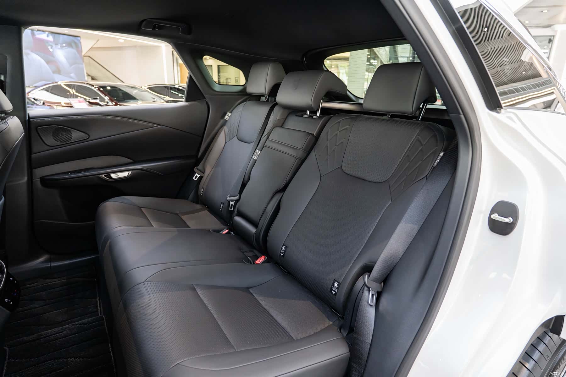 Lexus RX, 2026 12