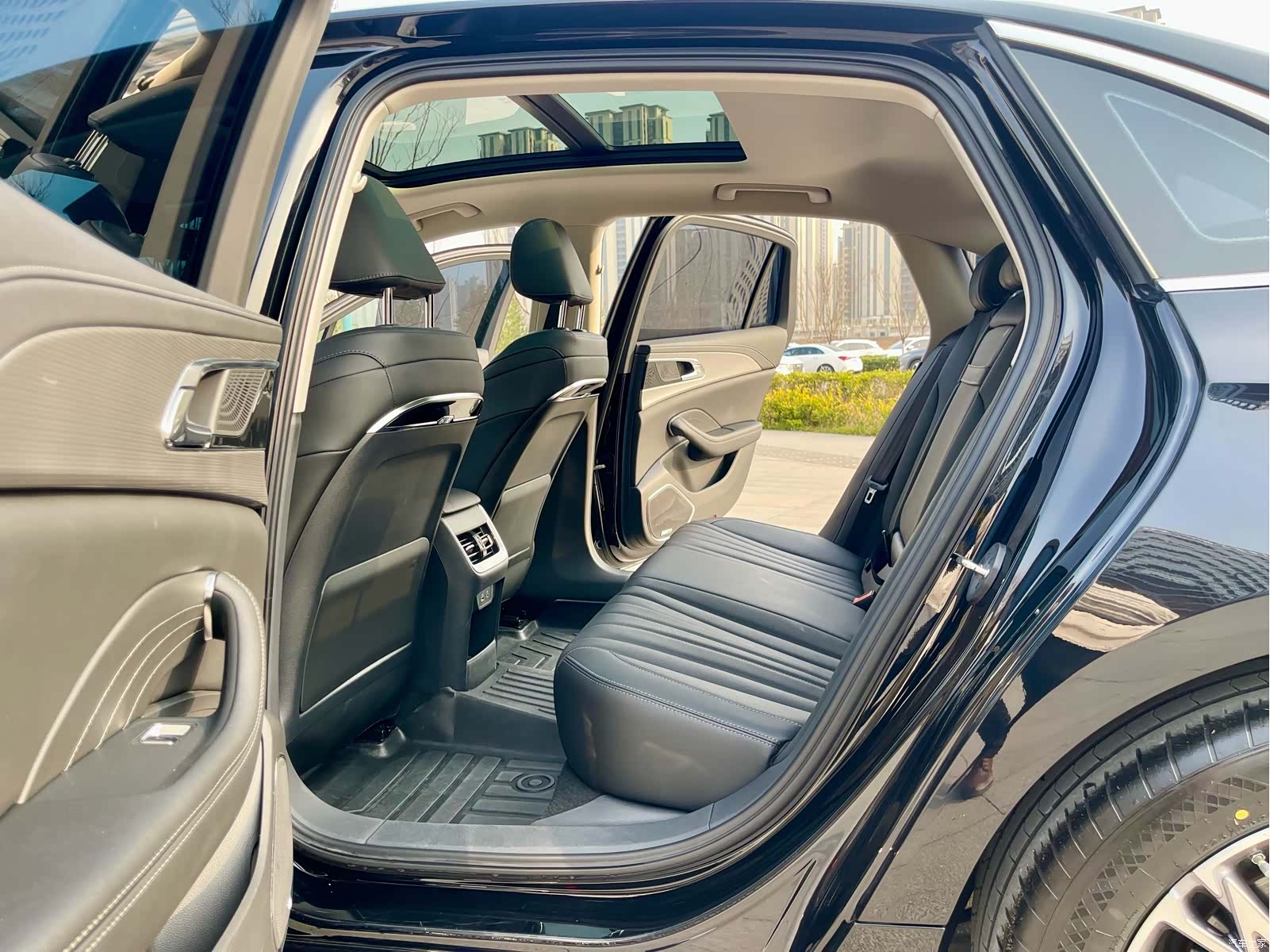 Hongqi H5, 2024 17