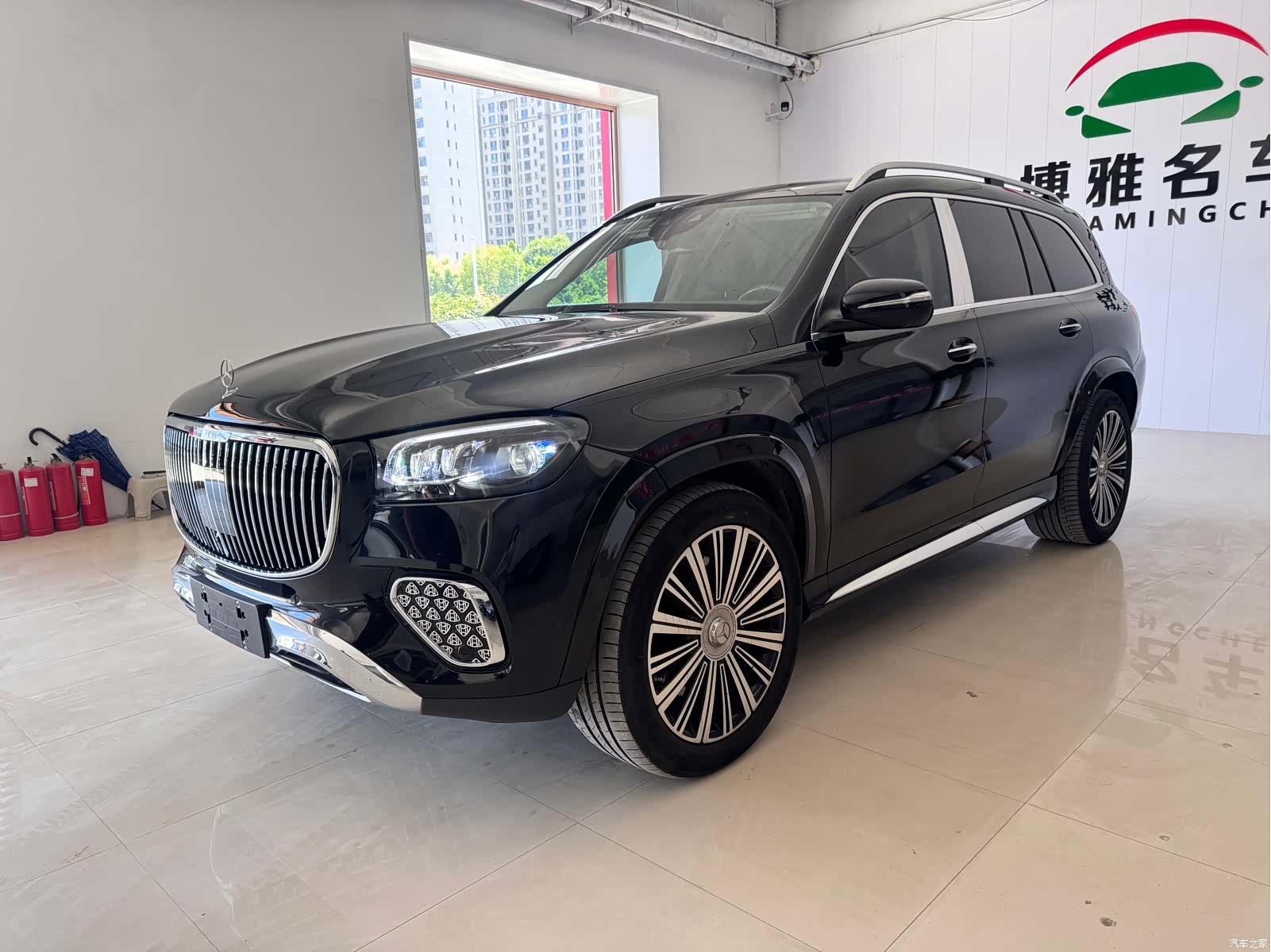 Maybach GLS, 2023 3