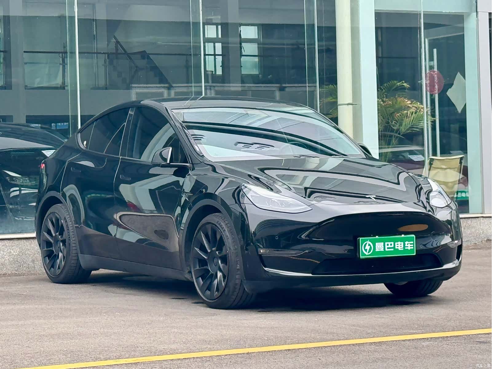 Tesla Model Y, 2021 3