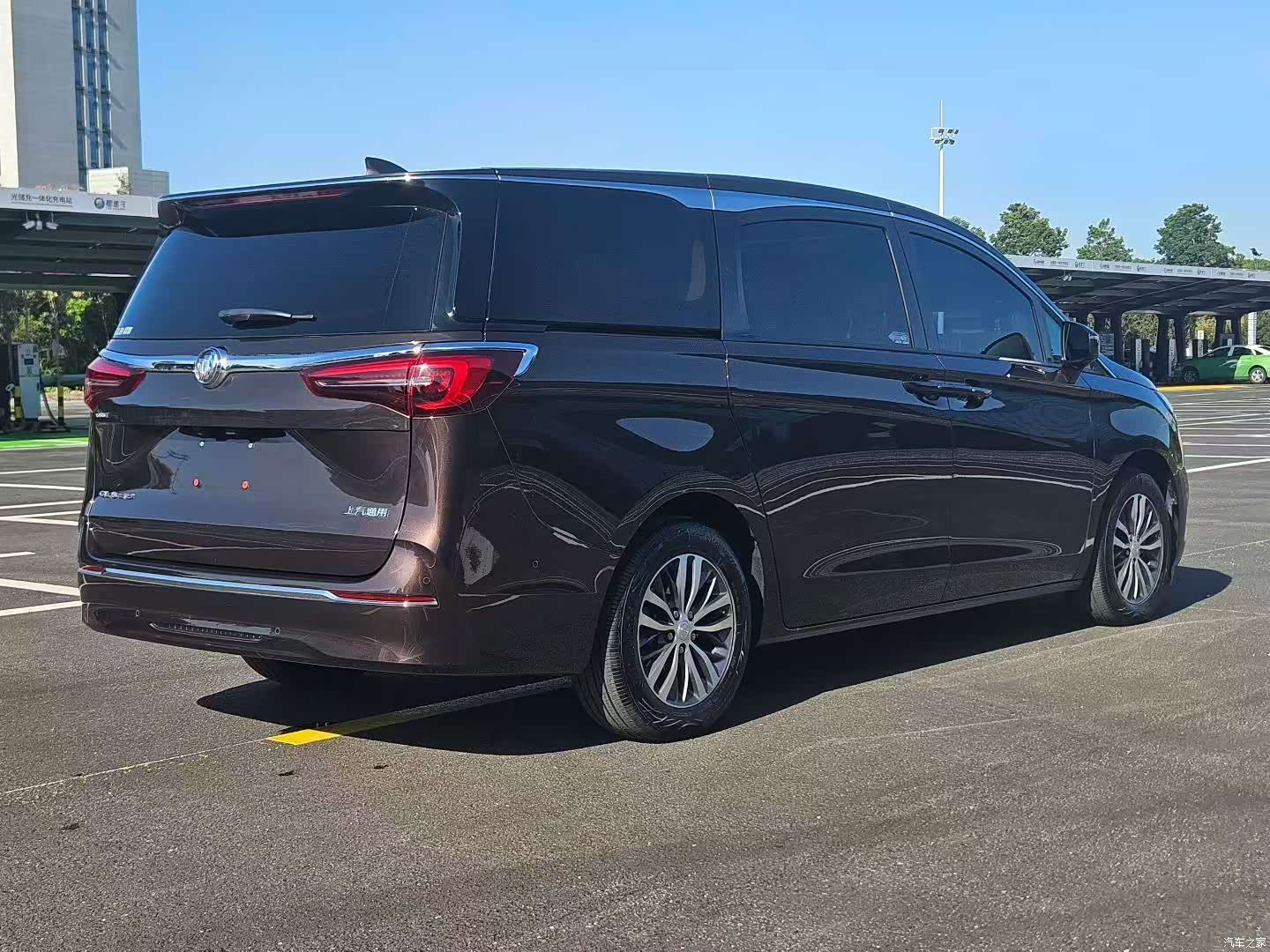 Buick GL8, 2021 3