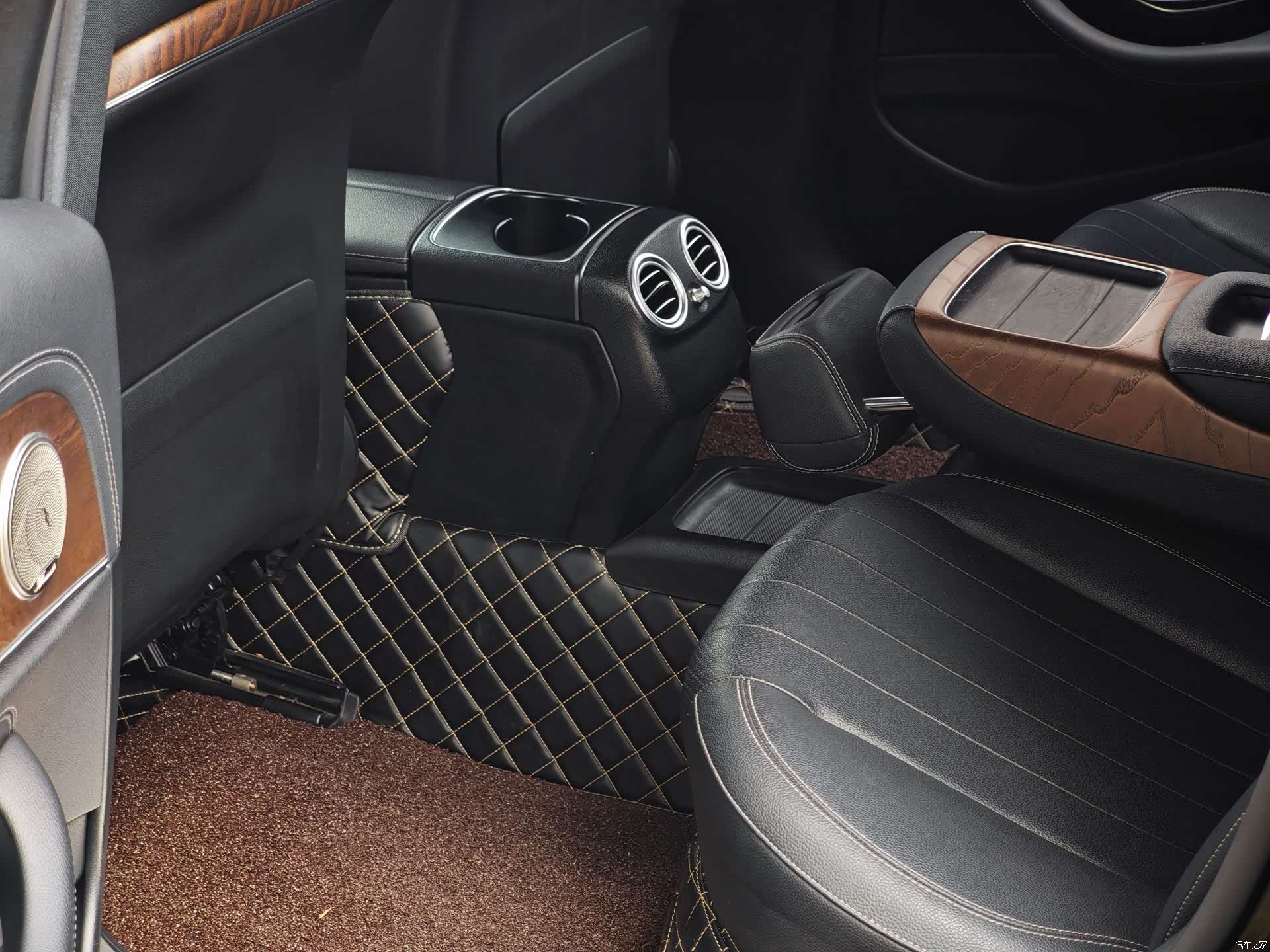 Mercedes-Benz E-Class, 2019 13