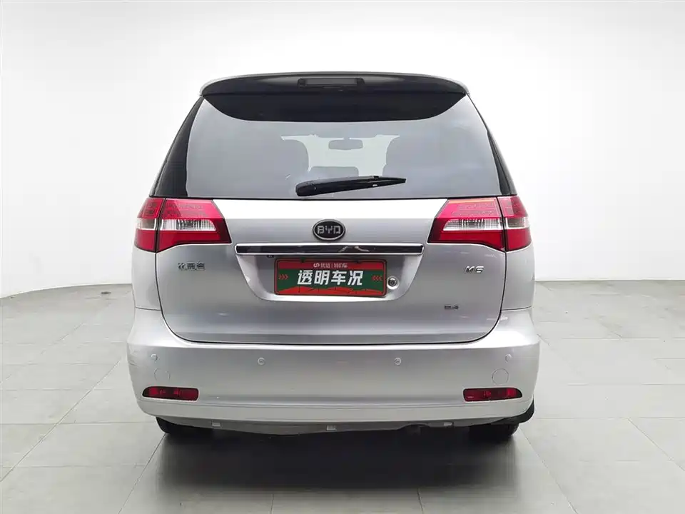 BYD M6