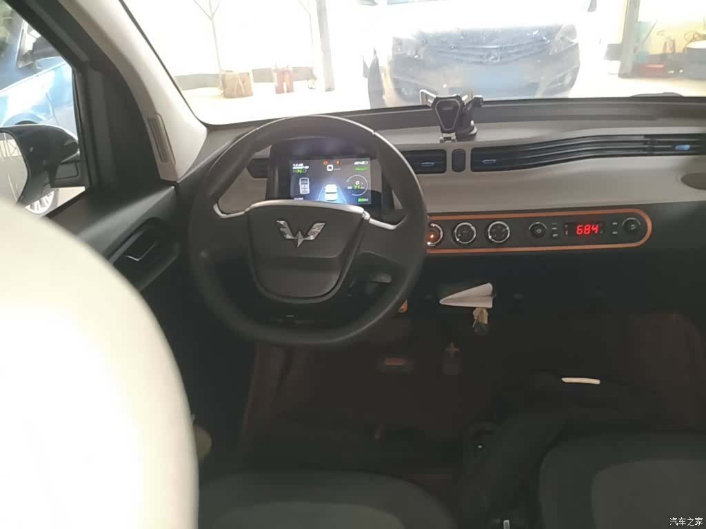 Wuling MINIEV, 2021 11