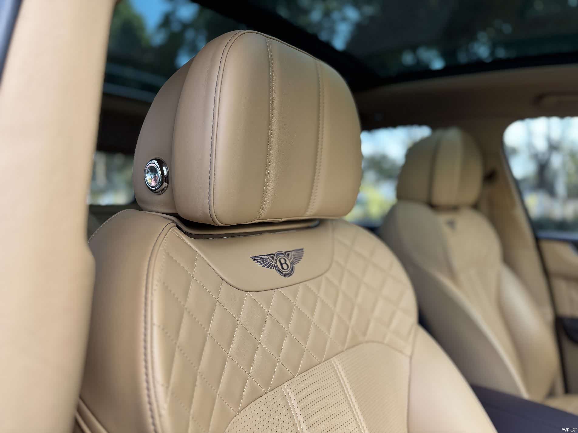 Bentley Bentayga, 2016 6