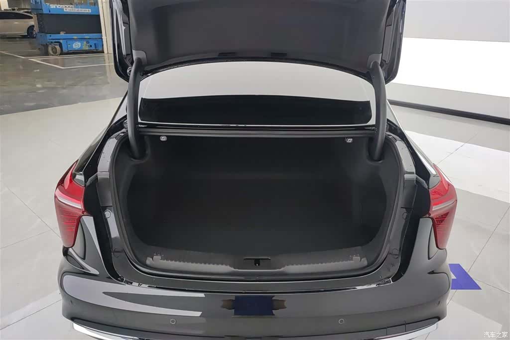 Hongqi H5, 2024 4