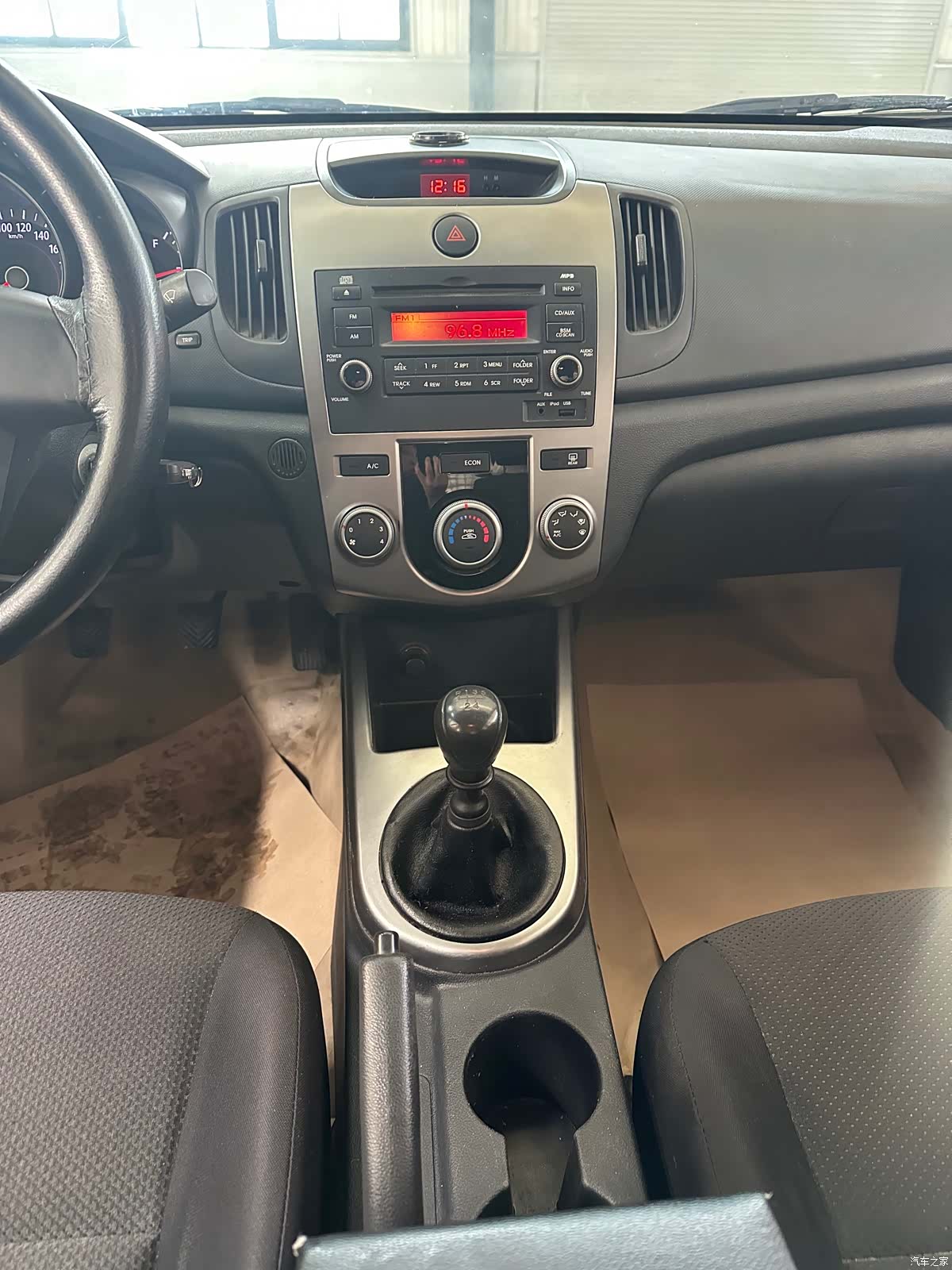 Kia GL, 2011 11