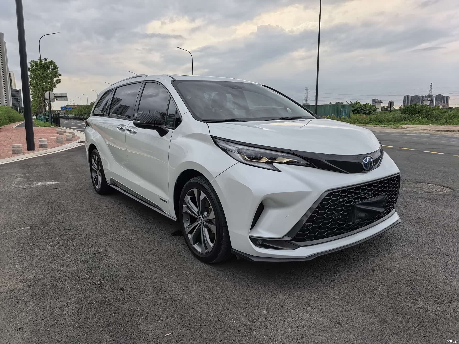 Toyota Granvia, 2023 3
