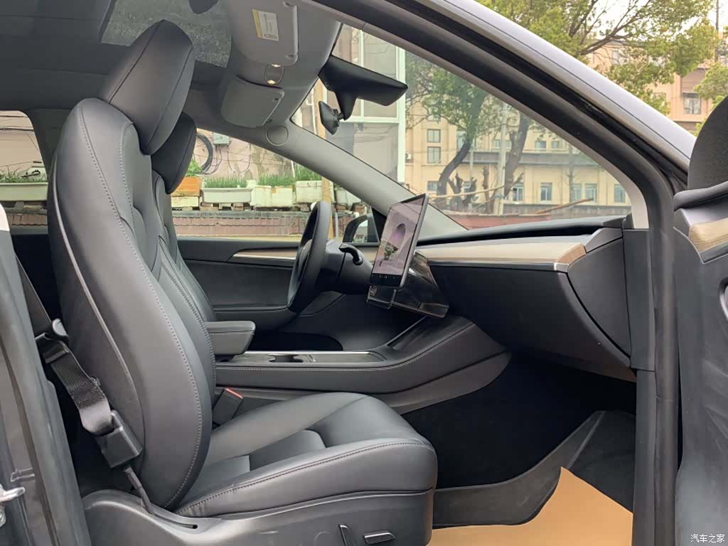 Tesla Model Y, 2022 4
