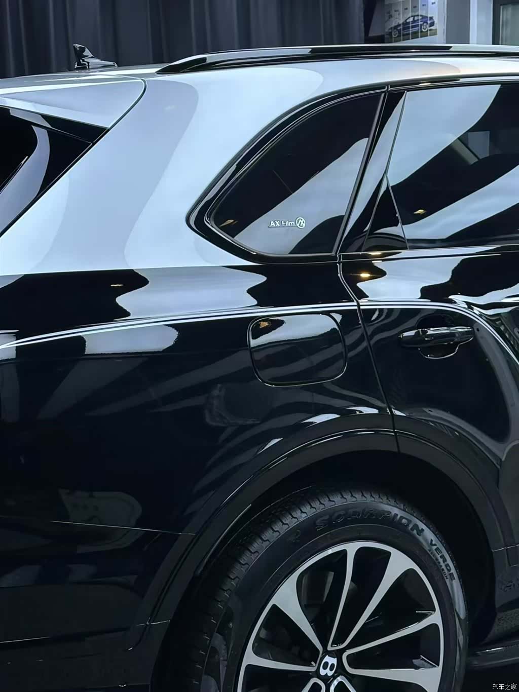 Bentley Bentayga, 2024 11