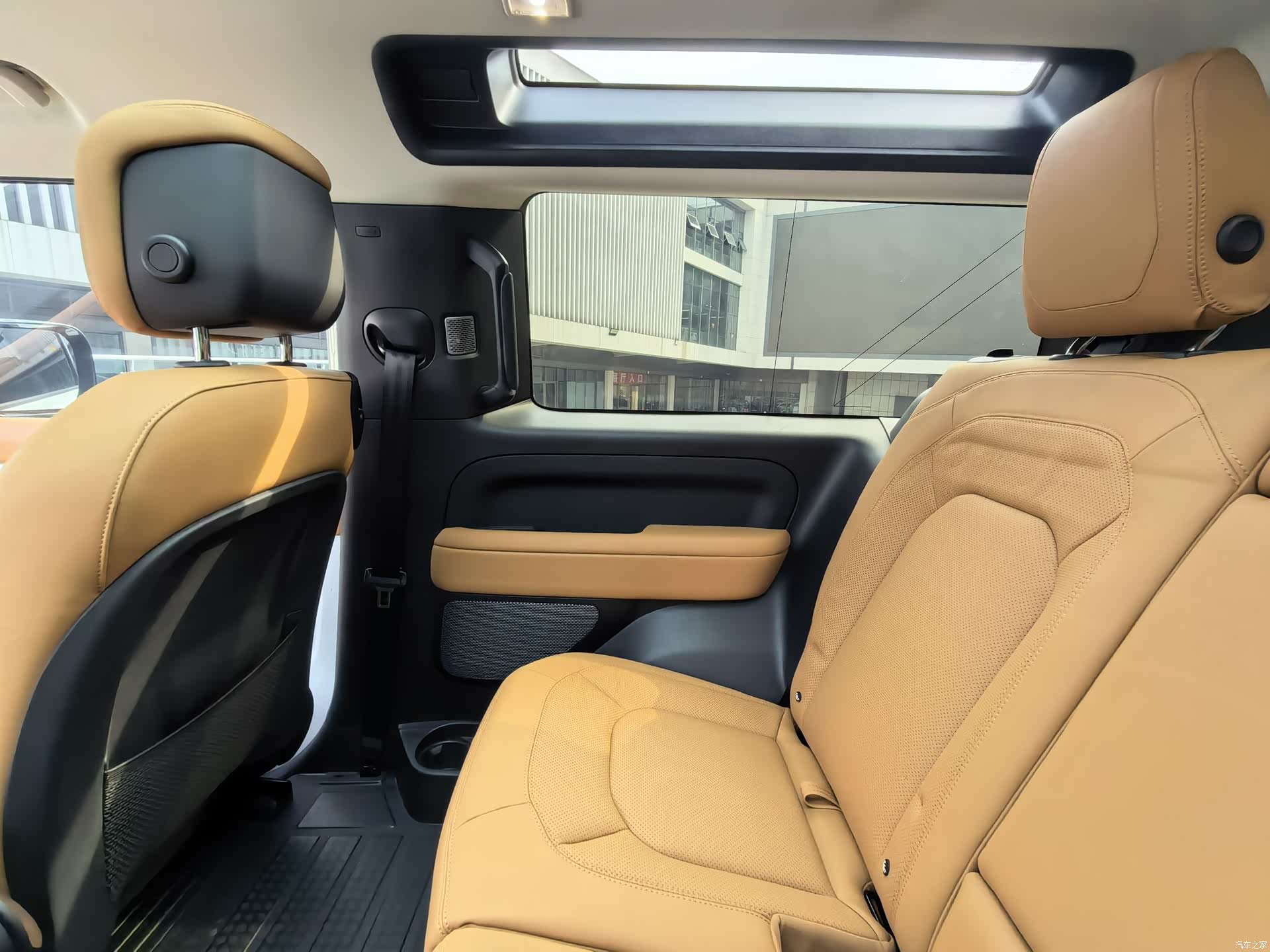 Land Rover Defender, 2025 14