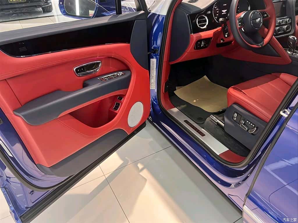 Bentley Bentayga, 2024 4