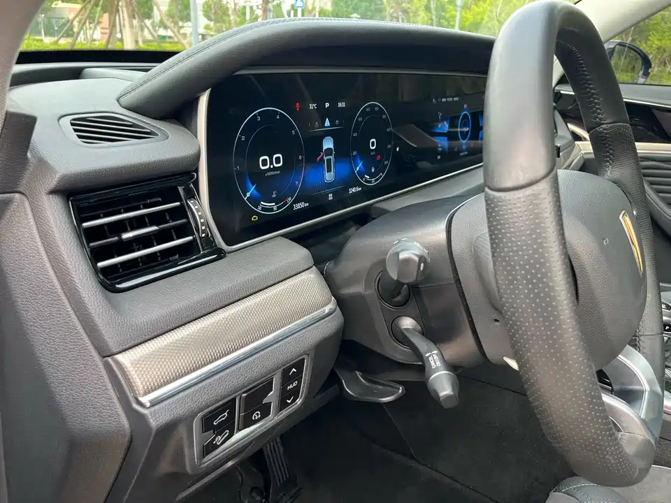 Hongqi HS5