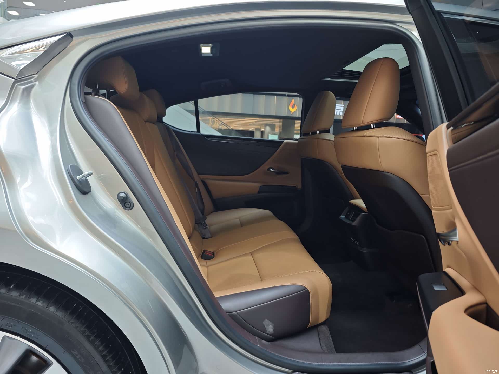 Lexus ES, 2020 10