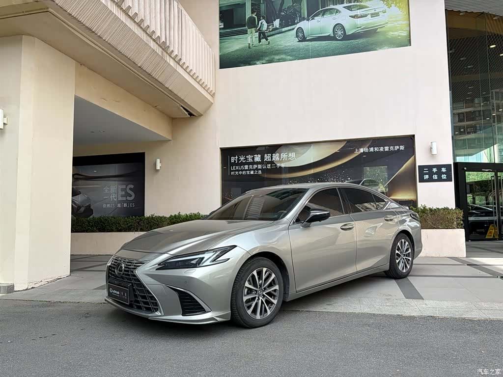 Lexus ES, 2025 1