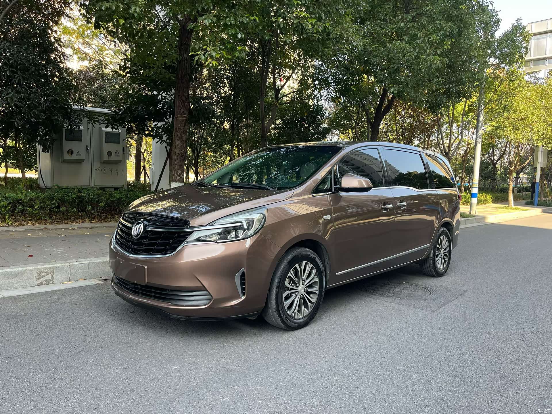 Buick GL8, 2021 1