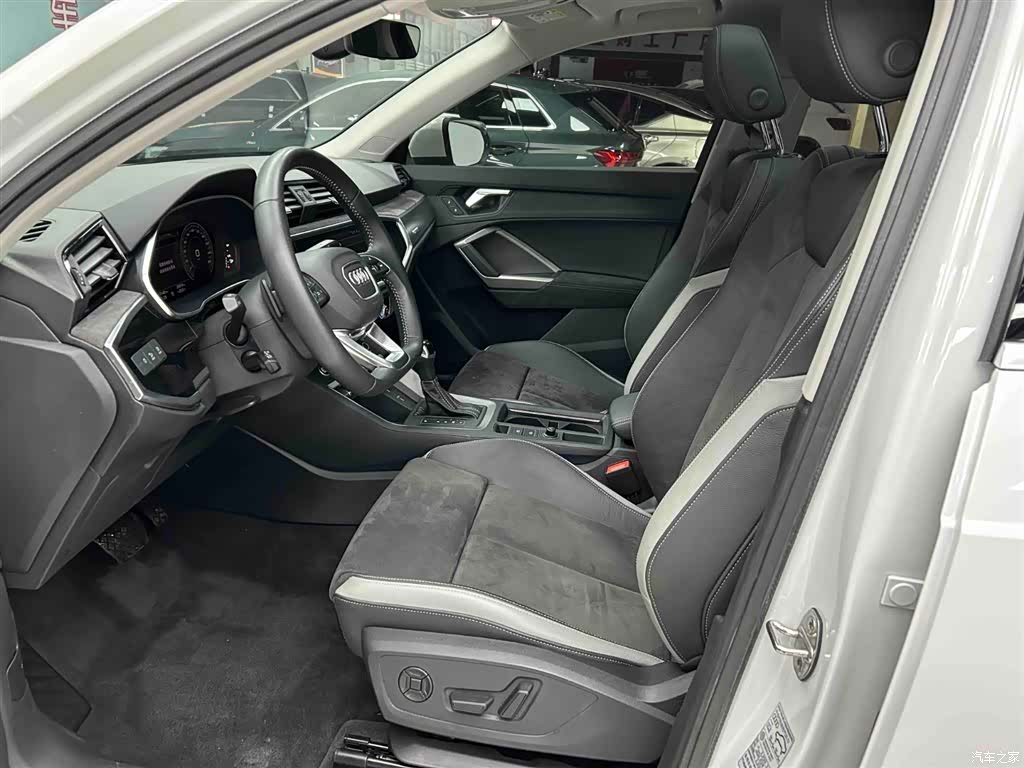 Audi Q3, 2022 11