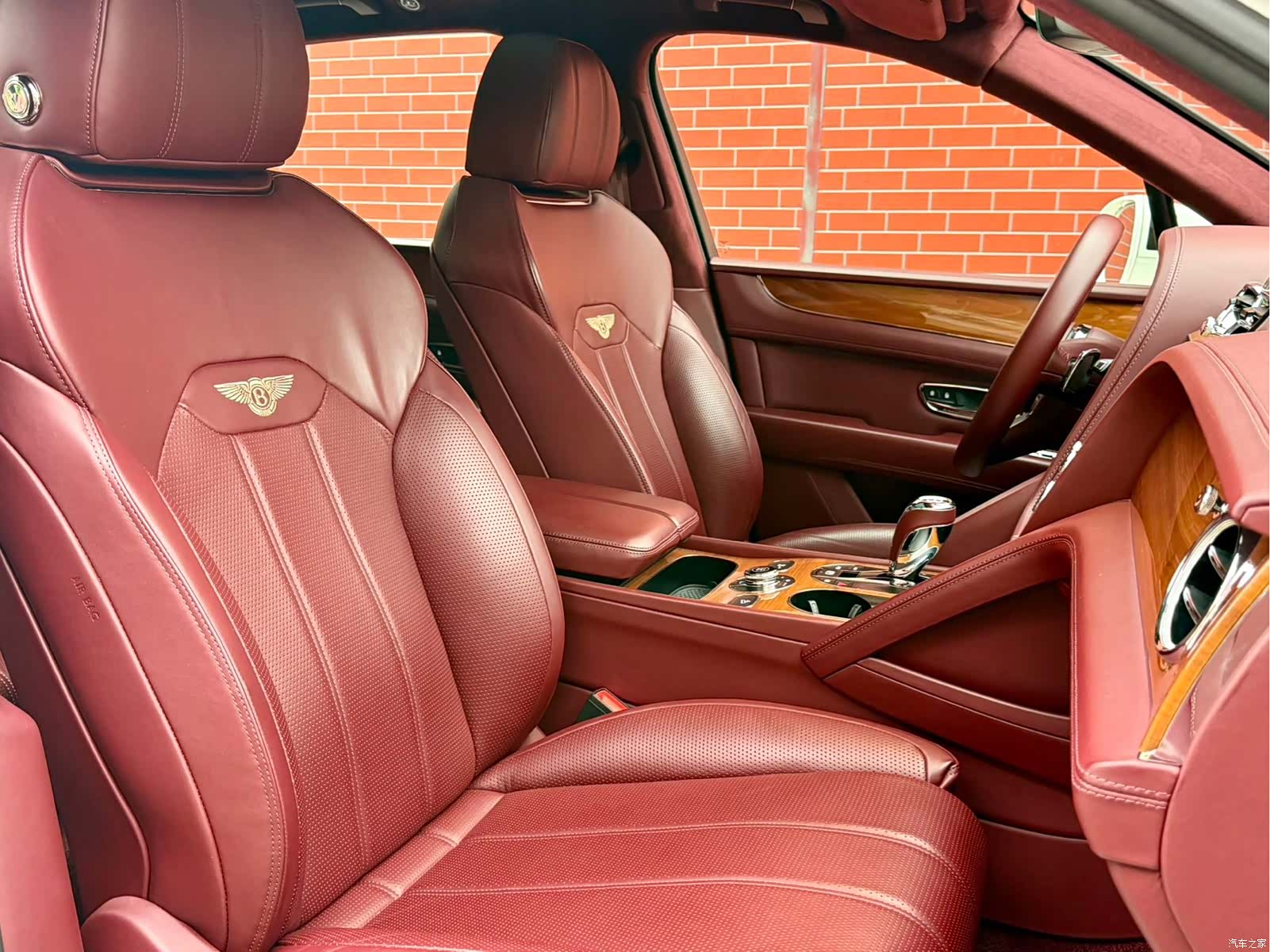 Bentley Bentayga, 2021 18