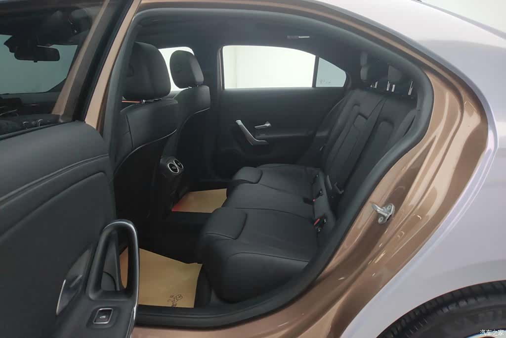 Mercedes-Benz A-Class, 2023 11