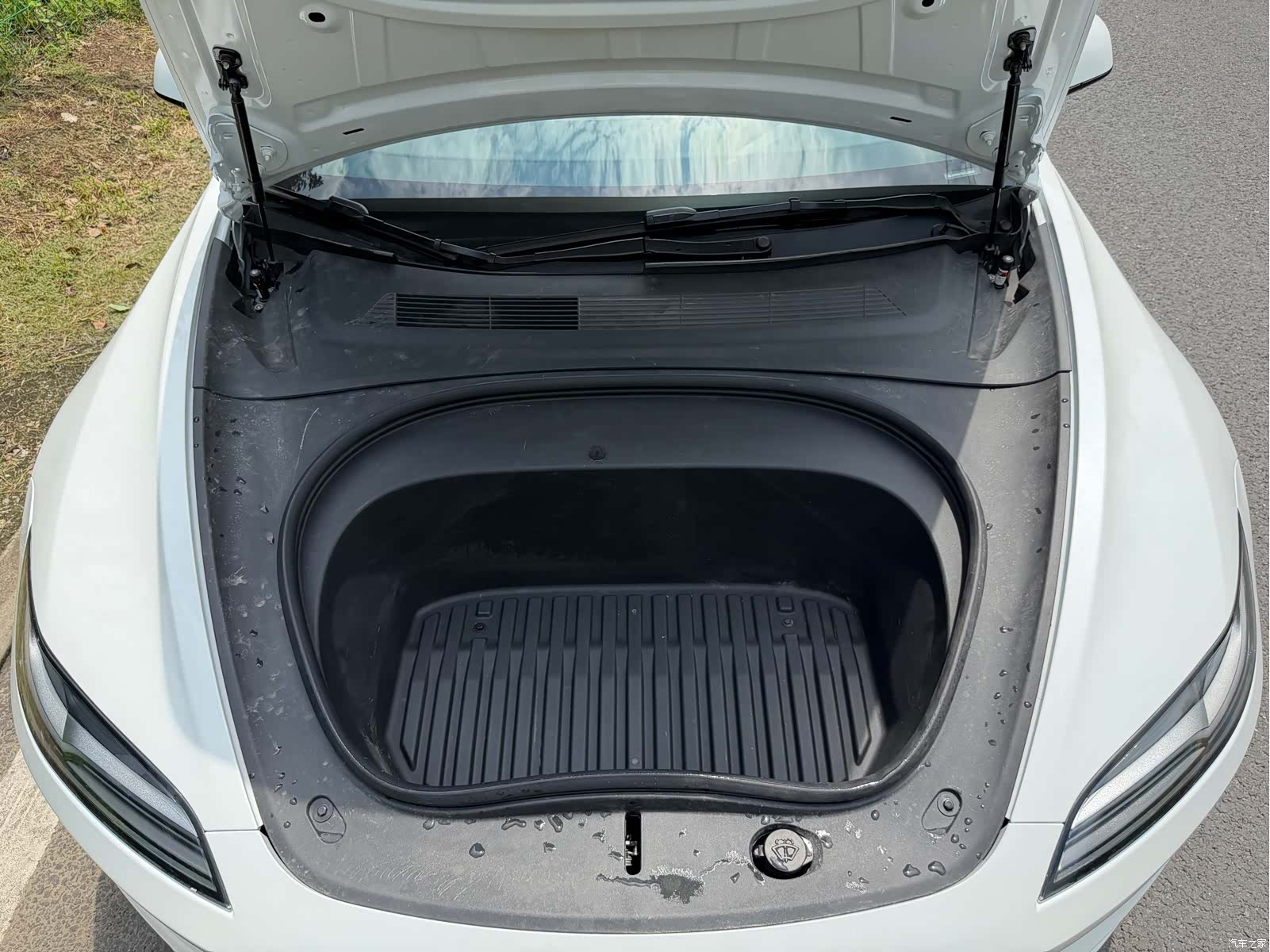 Tesla Model 3, 2026 11