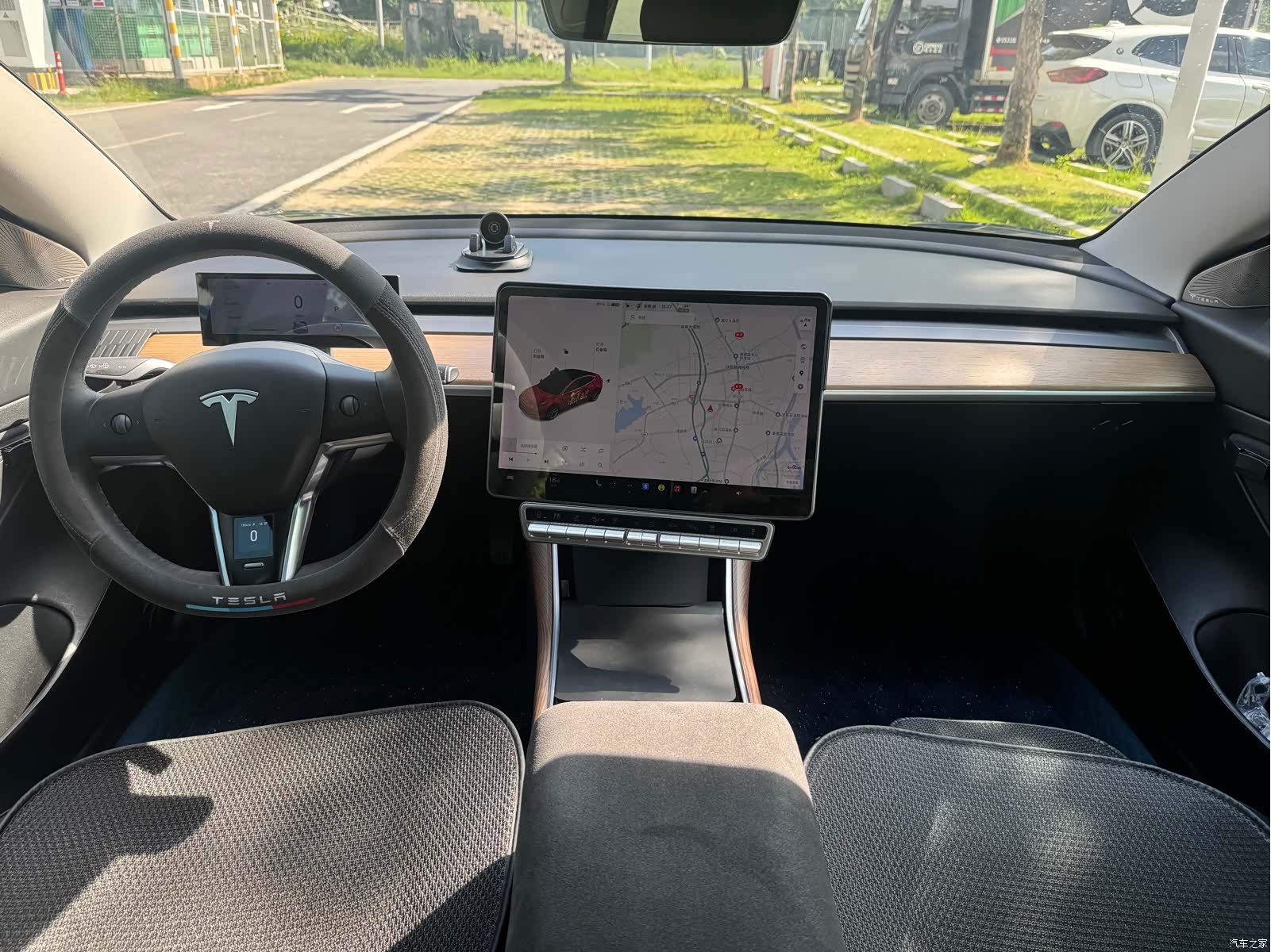 Tesla Model 3, 2020 13